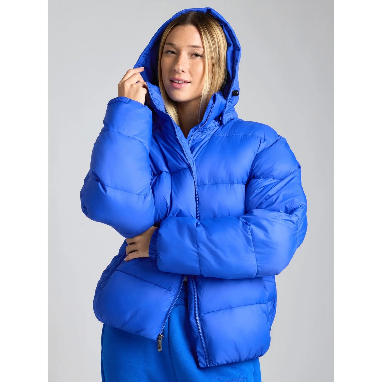 Stay Cozy and Chic with the Comfrt Puffer Jacket! 🧥✨