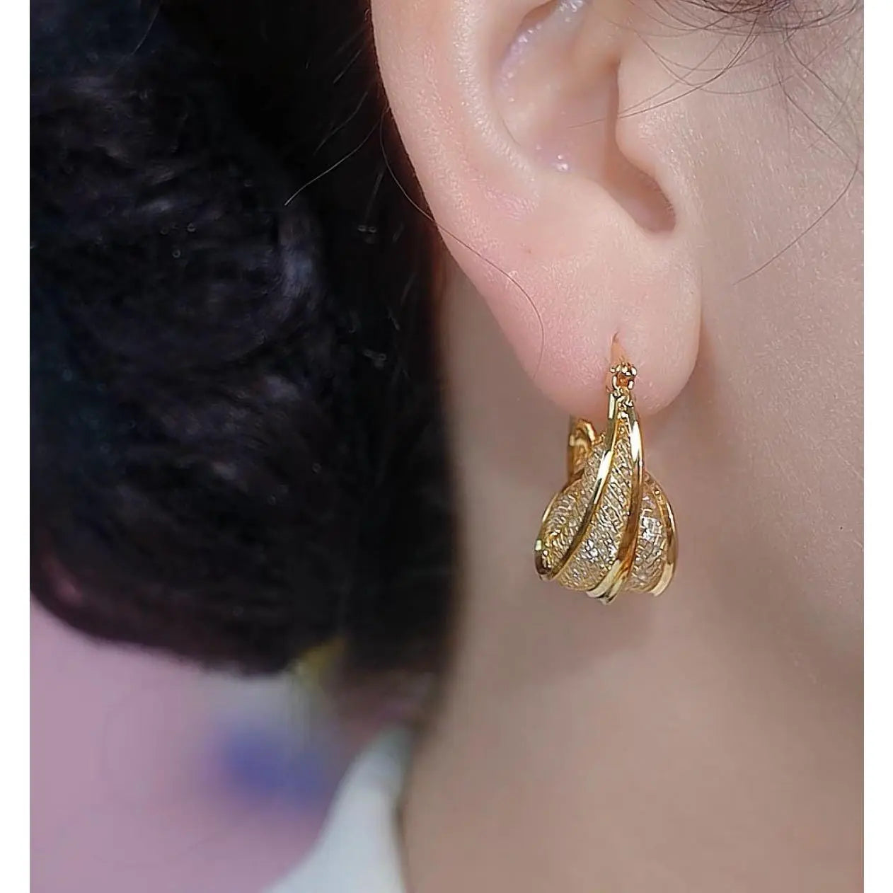 Lisizen Hong Kong Style Luxury Gold Thread Mesh Hoop Earrings, Elegant Interlocking Loop Design, Chic Circle Clip-On Earrings DZEH3595