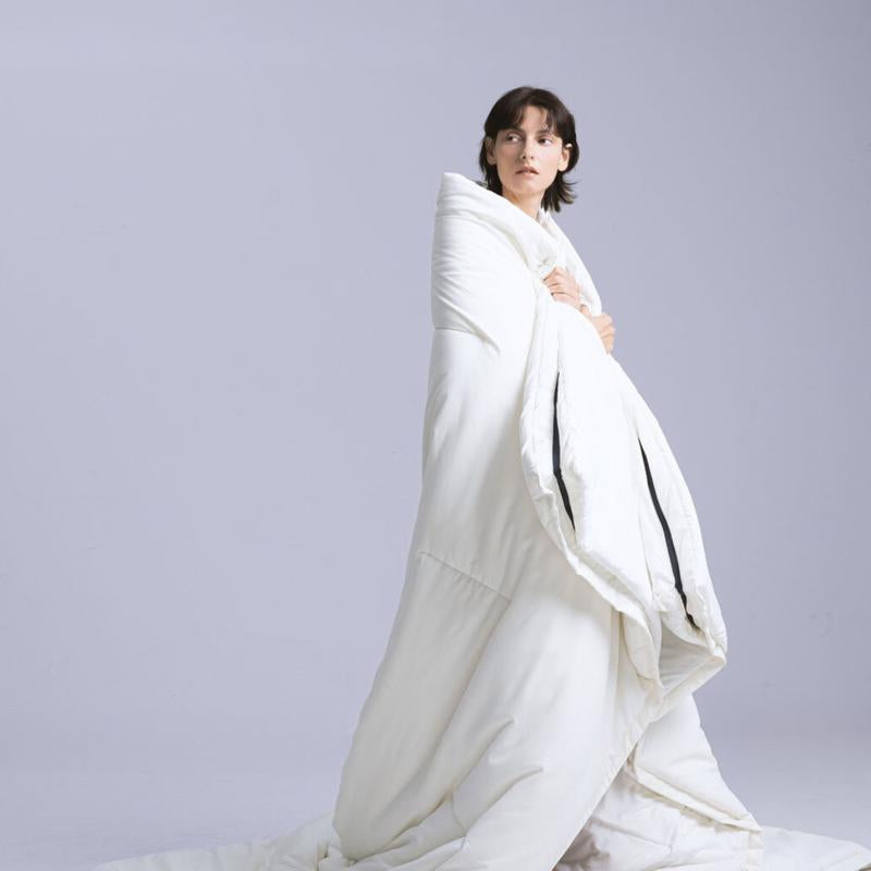 Transform Your Sleep with the Cloudcontrol Hypoallergenic Comforter – Machine-Washable, Built-In Duvet Cover for Year-Round Luxury!