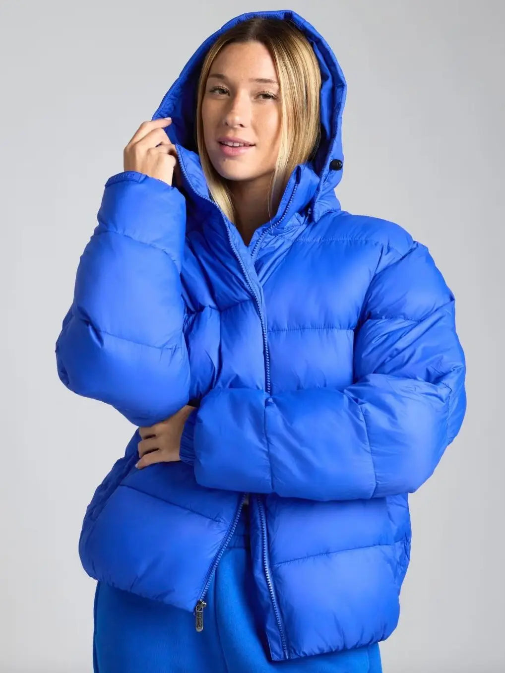 Stay Cozy and Chic with the Comfrt Puffer Jacket! 🧥✨