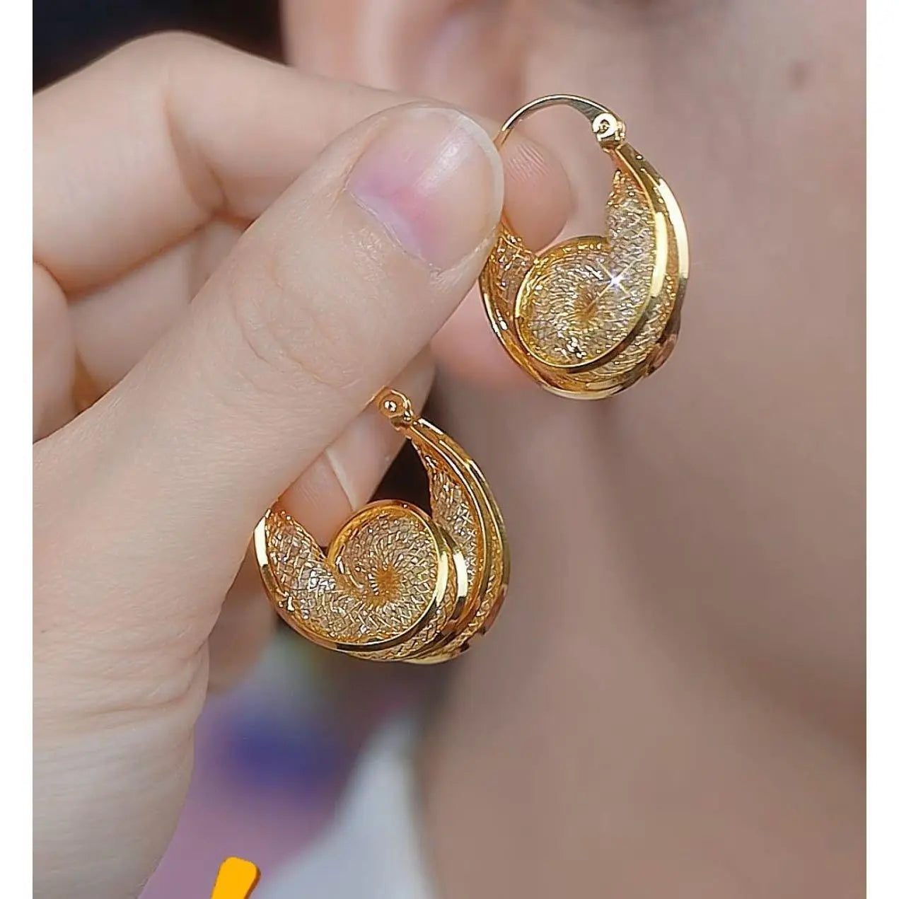 Lisizen Hong Kong Style Luxury Gold Thread Mesh Hoop Earrings, Elegant Interlocking Loop Design, Chic Circle Clip-On Earrings DZEH3595